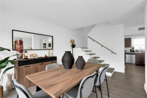 Condo in Miami, Florida, 2 bedrooms  № 2031997 - photo 16