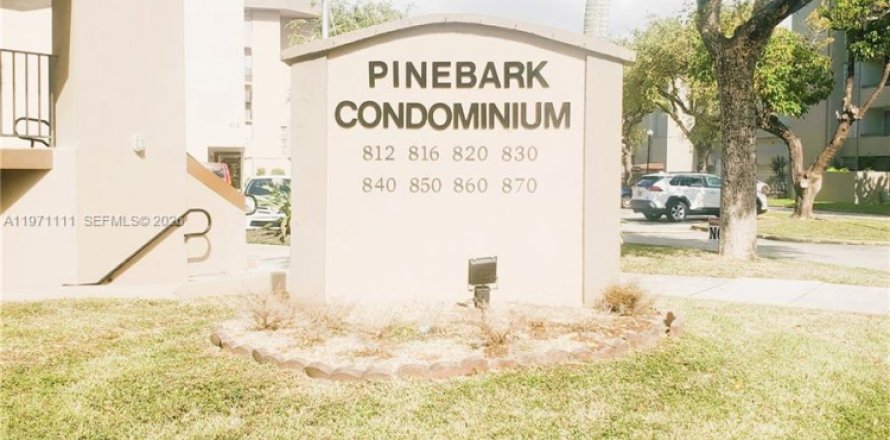 Condo in Miami, Florida, 2 bedrooms  № 2031997