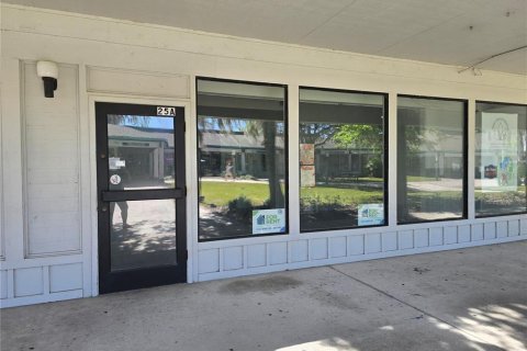 Propiedad comercial en alquiler en Gainesville, Florida, 143.26 m2 № 1829045 - foto 1