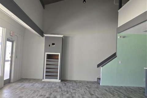 Propiedad comercial en alquiler en Gainesville, Florida, 143.26 m2 № 1829045 - foto 8