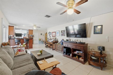 Villa ou maison à vendre à Altamonte Springs, Floride: 3 chambres, 181.72 m2 № 2308191 - photo 5