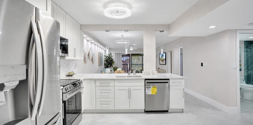 Condo in Delray Beach, Florida, 2 bedrooms  № 2186715