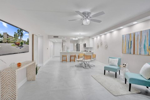 Condo in Delray Beach, Florida, 2 bedrooms  № 2186715 - photo 14