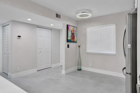 Condo in Delray Beach, Florida, 2 bedrooms  № 2186715 - photo 8