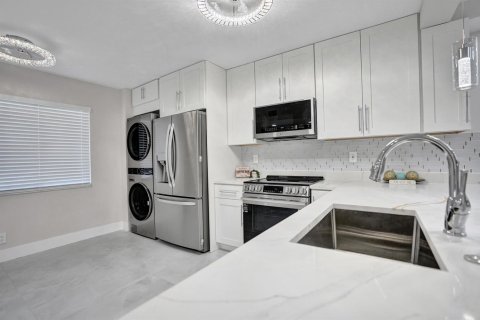 Condo in Delray Beach, Florida, 2 bedrooms  № 2186715 - photo 4