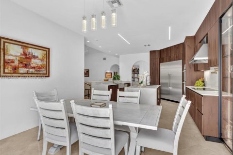 Casa en venta en Plantation, Florida, 6 dormitorios, 477.89 m2 № 1983063 - foto 29