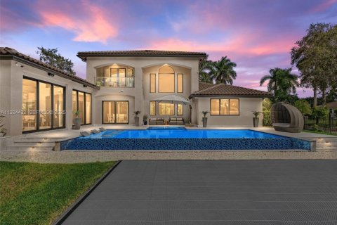 Casa en venta en Plantation, Florida, 6 dormitorios, 477.89 m2 № 1983063 - foto 1