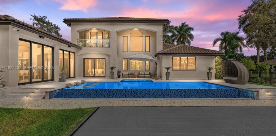 Casa en Plantation, Florida 6 dormitorios, 477.89 m2 № 1983063