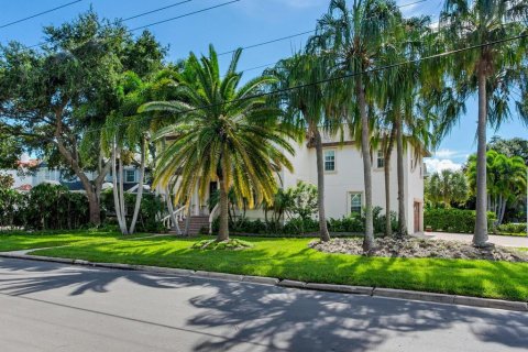 Villa ou maison à vendre à Tampa, Floride: 4 chambres, 390.93 m2 № 1322428 - photo 6