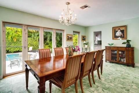 House in Coral Gables, Florida 4 bedrooms, 162.76 sq.m. № 1963319 - photo 5
