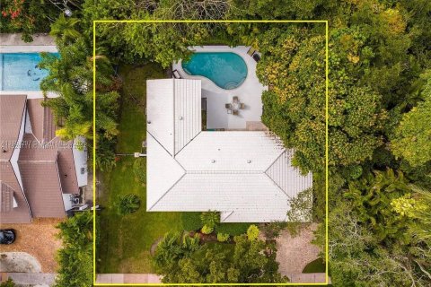 House in Coral Gables, Florida 4 bedrooms, 162.76 sq.m. № 1963319 - photo 3