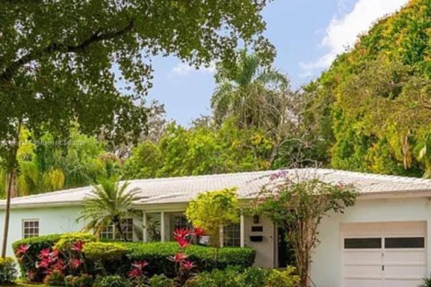 House in Coral Gables, Florida 4 bedrooms, 162.76 sq.m. № 1963319 - photo 1