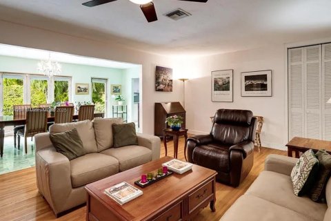 House in Coral Gables, Florida 4 bedrooms, 162.76 sq.m. № 1963319 - photo 4