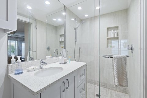 Touwnhouse à vendre à Sarasota, Floride: 2 chambres, 113.71 m2 № 2398464 - photo 24