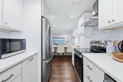 Touwnhouse à vendre à Sarasota, Floride: 2 chambres, 113.71 m2 № 2398464 - photo 17