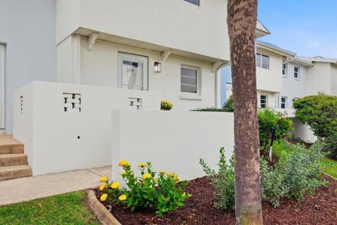 Touwnhouse à vendre à Sarasota, Floride: 2 chambres, 113.71 m2 № 2398464 - photo 3