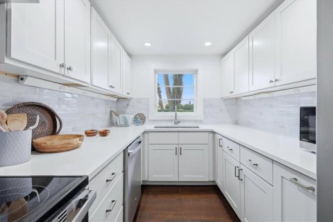 Touwnhouse à vendre à Sarasota, Floride: 2 chambres, 113.71 m2 № 2398464 - photo 16
