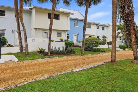 Touwnhouse à vendre à Sarasota, Floride: 2 chambres, 113.71 m2 № 2398464 - photo 2