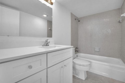 Copropriété à vendre à Pompano Beach, Floride: 2 chambres, 95.6 m2 № 2082576 - photo 14