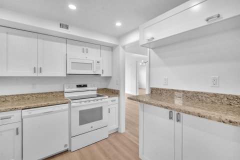 Copropriété à vendre à Pompano Beach, Floride: 2 chambres, 95.6 m2 № 2082576 - photo 7