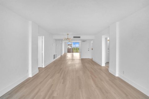 Copropriété à vendre à Pompano Beach, Floride: 2 chambres, 95.6 m2 № 2082576 - photo 3