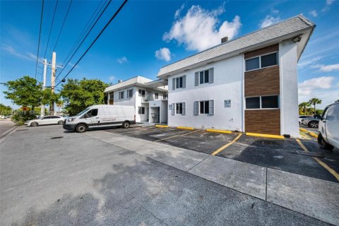 Снять в аренду квартиру в Норт-Майами-Бич, Флорида 1 спальня, 1077.39м2, № 1992743 - фото 14