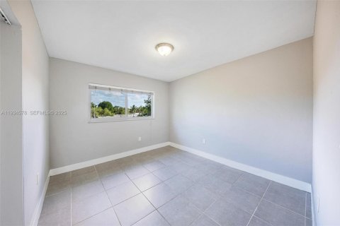 Снять в аренду квартиру в Норт-Майами-Бич, Флорида 1 спальня, 1077.39м2, № 1992743 - фото 8