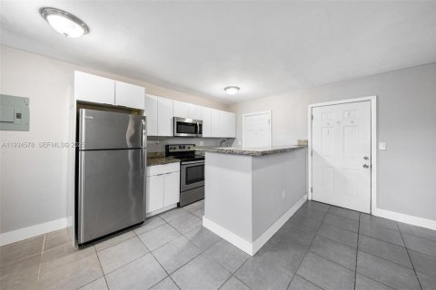 Снять в аренду квартиру в Норт-Майами-Бич, Флорида 1 спальня, 1077.39м2, № 1992743 - фото 5