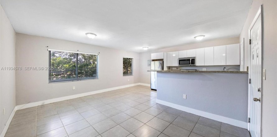 Квартира в Норт-Майами-Бич, Флорида 1 спальня, 1077.39м2 № 1992743