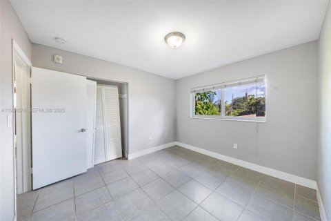 Снять в аренду квартиру в Норт-Майами-Бич, Флорида 1 спальня, 1077.39м2, № 1992743 - фото 10