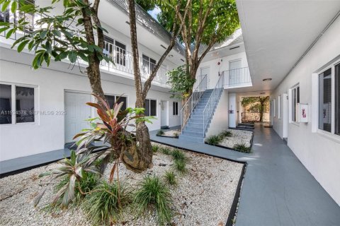 Снять в аренду квартиру в Норт-Майами-Бич, Флорида 1 спальня, 1077.39м2, № 1992743 - фото 16