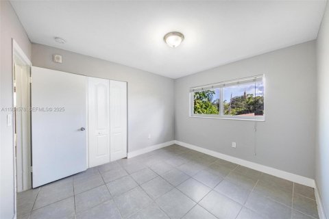 Снять в аренду квартиру в Норт-Майами-Бич, Флорида 1 спальня, 1077.39м2, № 1992743 - фото 9