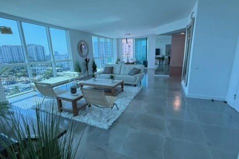 Купить кондоминиум в Форт-Лодердейл, Флорида 2 спальни, 176.98м2, № 2081211 - фото 3
