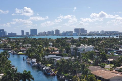 Купить кондоминиум в Норт-Майами, Флорида 2 спальни, 83.98м2, № 2053359 - фото 3