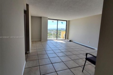 Купить кондоминиум в Норт-Майами, Флорида 2 спальни, 83.98м2, № 2053359 - фото 14