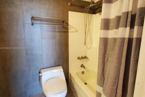 Купить кондоминиум в Норт-Майами, Флорида 2 спальни, 83.98м2, № 2053359 - фото 27