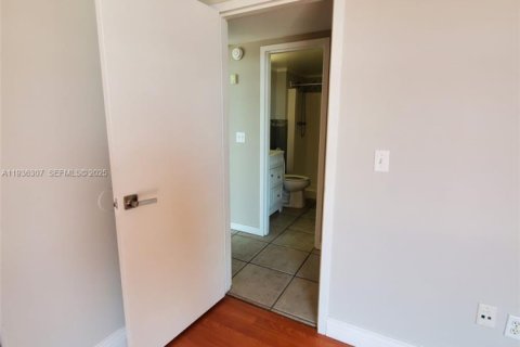 Купить кондоминиум в Норт-Майами, Флорида 2 спальни, 83.98м2, № 2053359 - фото 29