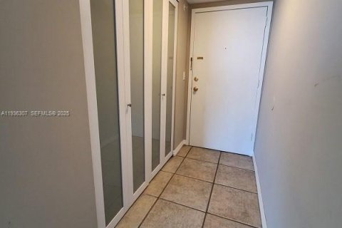 Купить кондоминиум в Норт-Майами, Флорида 2 спальни, 83.98м2, № 2053359 - фото 15