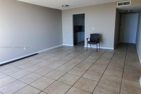 Купить кондоминиум в Норт-Майами, Флорида 2 спальни, 83.98м2, № 2053359 - фото 7