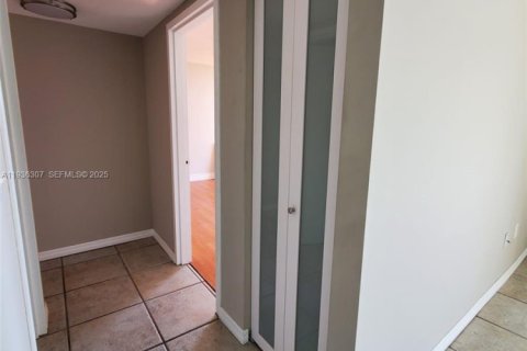 Купить кондоминиум в Норт-Майами, Флорида 2 спальни, 83.98м2, № 2053359 - фото 17