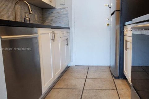 Купить кондоминиум в Норт-Майами, Флорида 2 спальни, 83.98м2, № 2053359 - фото 8