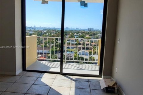 Купить кондоминиум в Норт-Майами, Флорида 2 спальни, 83.98м2, № 2053359 - фото 5