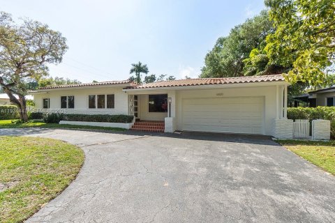 Снять в аренду виллу или дом в Корал-Гейблс, Флорида 4 спальни, 194.44м2, № 1990109 - фото 24