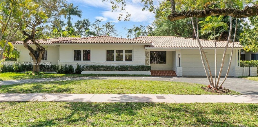 Дом в Корал-Гейблс, Флорида 4 спальни, 194.44м2 № 1990109