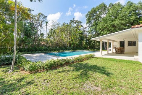 Снять в аренду виллу или дом в Корал-Гейблс, Флорида 4 спальни, 194.44м2, № 1990109 - фото 20