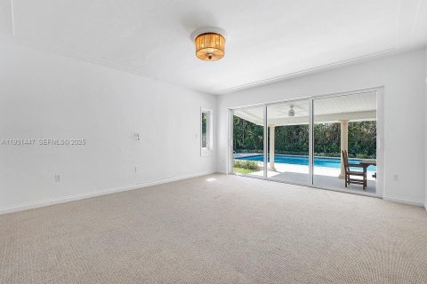 Снять в аренду виллу или дом в Корал-Гейблс, Флорида 4 спальни, 194.44м2, № 1990109 - фото 22