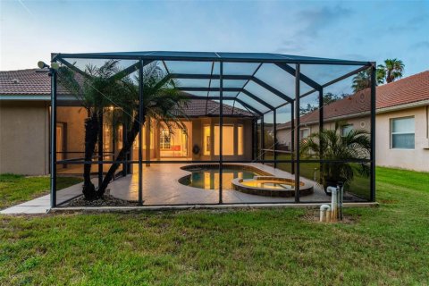 House in Bradenton, Florida 5 bedrooms, 350.71 sq.m. № 1757999 - photo 11