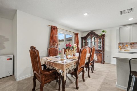 House in Plant City, Florida 4 bedrooms, 226.22 sq.m. № 2287871 - photo 7