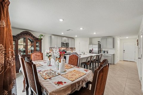House in Plant City, Florida 4 bedrooms, 226.22 sq.m. № 2287871 - photo 8