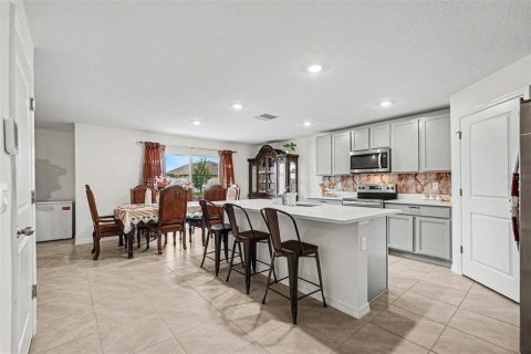 House in Plant City, Florida 4 bedrooms, 226.22 sq.m. № 2287871 - photo 10